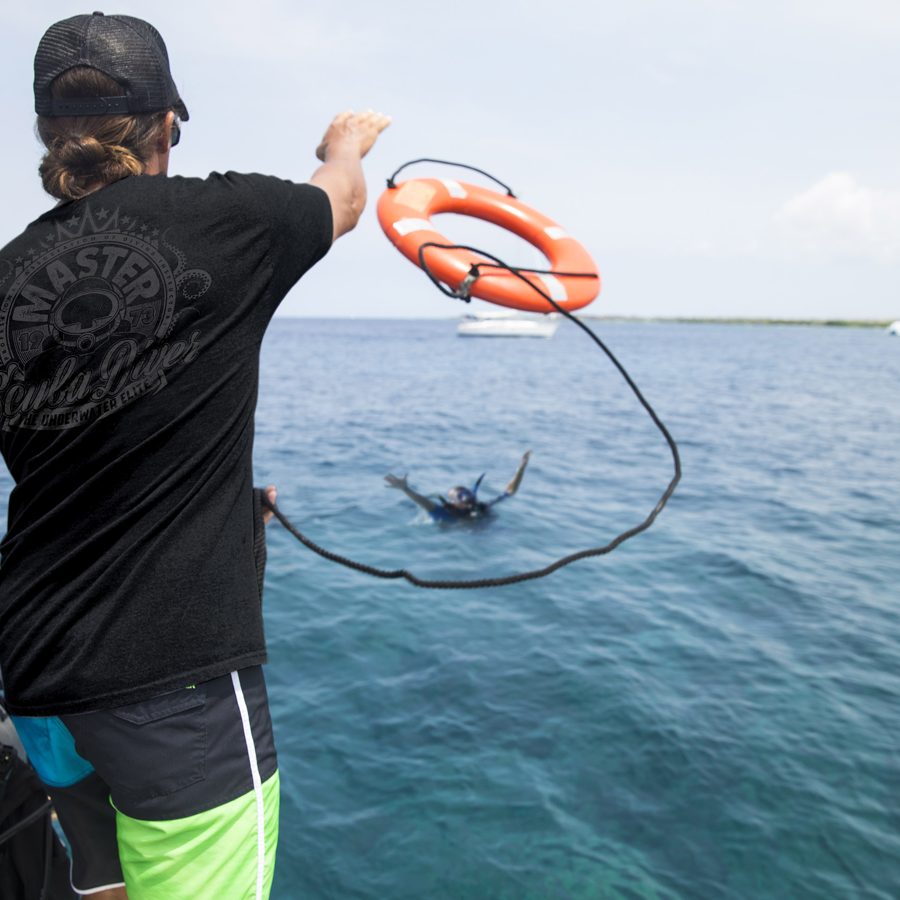 A rescue exercise from the boat: a diver on a line with a rescue tube (PADI)