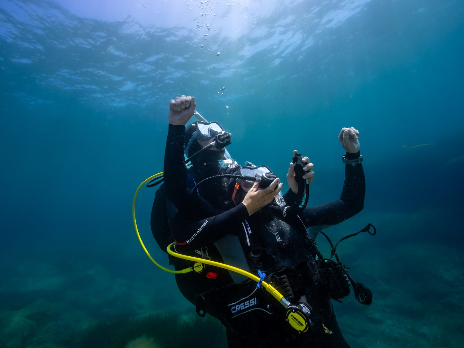 An underwater rescue exercise (PADI)