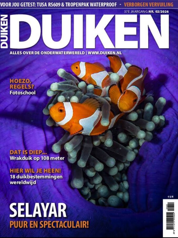 Cover of DUIKEN magazine, issue 02/2026: two clownfish in a purple anemone